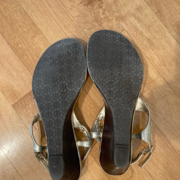 Sparkly gold Lilly Pulitzer sandals with lapis beads encrusted with diamonds - Picture 6 of 9